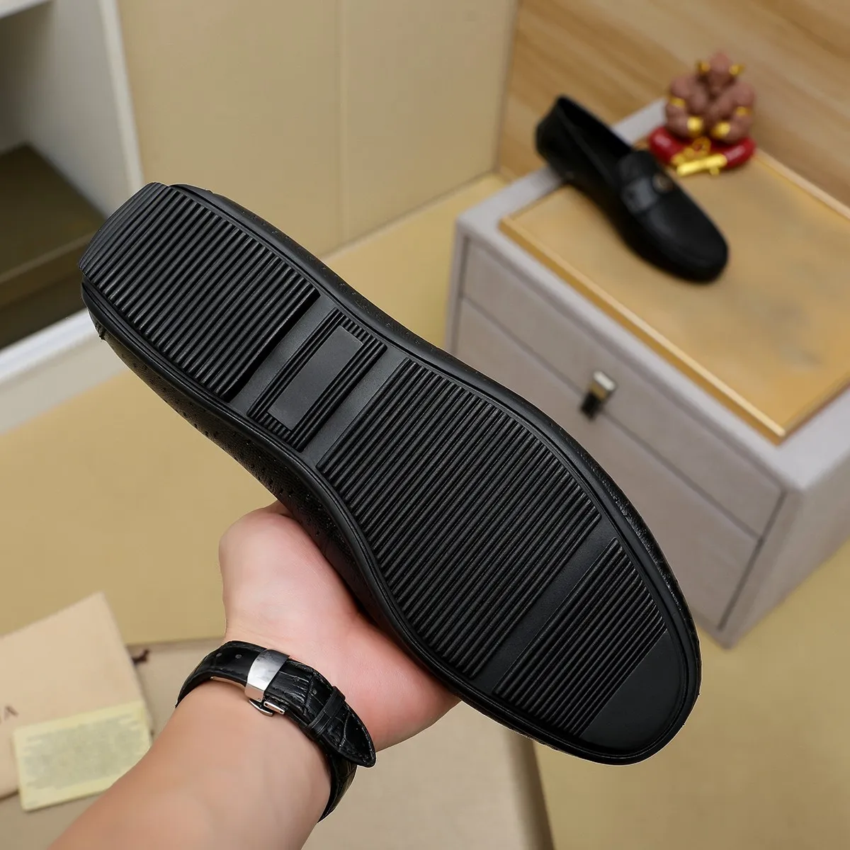 Men's men's shoes 💰440 [BV] 👟👟 Italian luxury brand Made with imported cowhide technology to highlight high-end men's taste of light luxury life [color] [color] Masters with ten years of manual experience create classic weaving 🌴 The inner top layer 🐮 lining 💯😘 The top quality inherits the brand craftsmanship! Color, code number 39-44 (38.45. Can be customized)